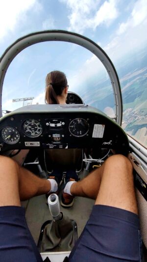 Martin Šonka Instagram - Dneska to lezlo jak víno. 👍

Great weather for gliding today. 👍

#martinsonka #teamsonka #redbullathlete @aeroklub_tabor #aviation #clouds #cockpit #gliding #l23