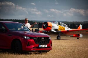 Martin Šonka Instagram - Je radost se vozit krásnými stroji po obloze i po zemi. 👍

So good to enjoy the ride with great machine in the sky as well as on the ground. 👍

@mazda_cz #mazda #cx60 #martinsonka #teamsonka #redbullathlete #pilot #czechpilot #pilotlife #pilotslife #aviation