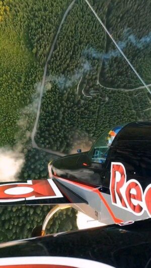 Martin Šonka Instagram - Střemhlav pod most, to se prostě nevochodí. 😍👍

Vertical dive under the bridge. What an incredible view. 😍👍

#martinsonka #teamsonka #givesyouwings #redbull #redbullathlete @redbull @redbullcz @redbullmotorsports #aerobatics #pilot #czechpilot #pilotlife #pilotslife #aviation @civanews #extra #lowpass #skybridgde #dolnimorava