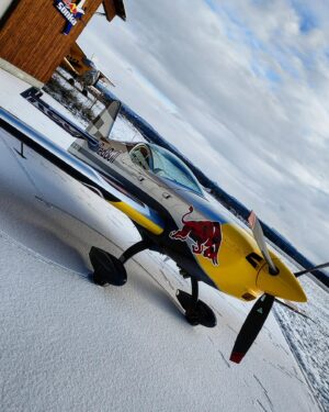 Martin Šonka Instagram - Veselé a klidné Vánoce Vám všem. Držte se.

Merry Christmas to all of you.

#martinsonka #teamsonka #givesyouwings #redbullathlete #pilot #czechpilot #pilotlife #pilotslife #aviation @civanews #extra