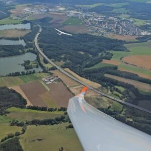 Martin Šonka Instagram - Za chvíli se mu dostaneme na šestou hodinu.😎 Parádní příprava na mistrovství republiky v akrobacii.😅

We will get to his six soon. 😎 Not a bad prep for our aerobatic nationals. 😅

#martinsonka #teamsonka @aeroklub_tabor #redbullathlete #gliding
