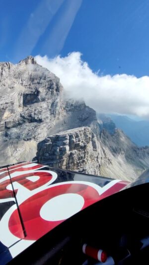 Martin Šonka Instagram - Přelet na závody do Itálie byl hotová paráda. Je krásné vznášet se jako pták.

Ferry flight from Czechia to Italy to European Aerobatic Championship. It is simply so beautiful to fly like a bird.

#martinsonka #teamsonka #givesyouwings #redbull #redbullathlete @redbull @redbullcz @redbullmotorsports #aerobatics #pilot #czechpilot #pilotlife #pilotslife #aviation @civanews #mountains #alps #extra #fly #flylikeabird