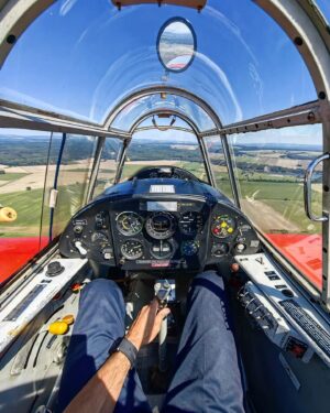 Martin Šonka Instagram - Dnes v mém oblíbeném legendárním stroji. Typ určitě poznáte.

Today in my beloved type of airplane. Guess the type.

#martinsonka #teamsonka #redbullathlete @aeroklub_tabor #aviation #cockpit #aviationphotos #aviationphotography