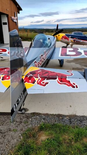 Martin Šonka Instagram - Po létání je potřeba holky dát trochu do pucu. 👍

It is time to take care a bit of the ladies. 👍

#martinsonka #teamsonka #givesyouwings #redbull #redbullathlete @redbull @redbullcz @redbullmotorsports #aerobatics #pilot #czechpilot #pilotlife #pilotslife #aviation @civanews #extra