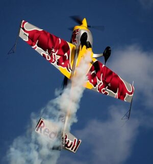 Martin Šonka Instagram - Včerejší polétání na leteckém dnu v @aeroklub_cb_hosin. Bxlo to super. Diky za pozvání. 

Yesterday's exhibition at Hosin airshow. What a great event.

Diky za foto: @an.aviation

#martinsonka #teamsonka #givesyouwings #redbull #redbullathlete @redbull @redbullcz @redbullmotorsports #aerobatics #pilot #czechpilot #pilotlife #pilotslife #aviation @civanews #airshow