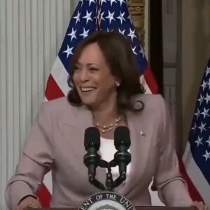 Martin Sonneborn Instagram - US-Vizepräsidentin Kamela Harris hat erklärt, die Bilanz ihres Chefs Joe Biden sei „in der modernen Geschichte unübertroffen“.

Wessen Bilanz ist in der modernen Geschichte noch unübertroffener?

- Homer Simpson
- Hitler
- Pol Pot
- Andy B. Scheuert
- der eine Trainer von Hertha BSC
- die Autoren von "Scheitern als Erfolg. Kung-Fu für Unternehmer"