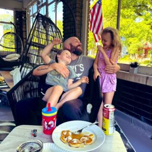 Mary Louis Kanellis-Bennett Instagram - Happy Father’s Day!!! I wouldn’t want to do this crazy life with anyone else!!! We love you to the Moon and Mars and back… what’s next?