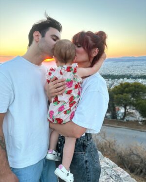 Mary Synatsaki Instagram - Έχουμε έναν Αύγουστο αγκαλιά όλο το χρόνο 💛 Καλό μήνα