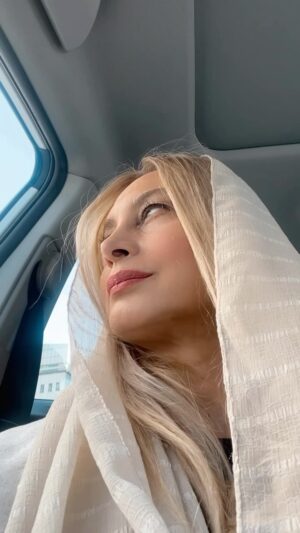 Maryam Kavyani Instagram - .
آنچه که عاشقش هستی را پیدا کن و بگذار تو را بکشد.
#چارلز_بوکوفسکی #ریلز#زندگی_سالم 
@instagram
