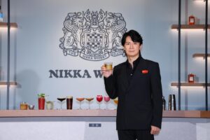 Masaharu Fukuyama Instagram - 今年で創業90周年を迎えたニッカウヰスキーさんの国内スペシャルアンバサダーに就任させていただいております。
ニッカウヰスキーさんが掲げている新たなコミュニケーション・コンセプト“生きるを愉しむウイスキー”を体感できるフラグシップバー『THE NIKKA WHISKY TOKYO』のオープニングセレモニーにお招きいただいた模様が、各ニュース媒体でも公開されております！
こちらもぜひチェックしてみてください。

#ニッカウヰスキー
#福山雅治　
#BROS1991