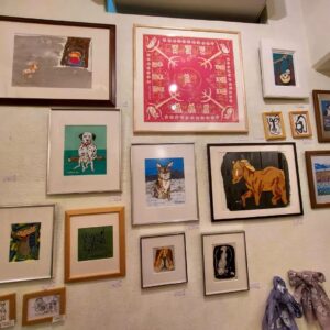 Masanori Hata Instagram - 本日10月31日より、銀座ギャラリーGKにてムツさんの個展が開催されております。
秋の銀座で🍁
ムツさんの描いた様々な作品
たちに生でふれてみませんか？
もう足を運んでくださったみなさま、どうもありがとうございました。個展は11月12日までとなっております🎵#はたまさのり  #むつごろうさん #銀座 #ギャラリーgk #zoologist #artist