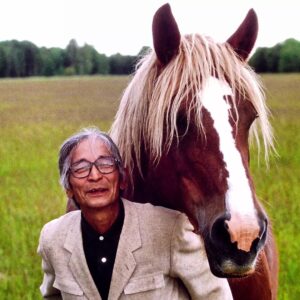 Masanori Hata Instagram - こちらもスウェーデンでであった美しいお馬さん🐎大きな動物がたまらなく大好きなムツさん、３枚目は目尻がさがっちゃってます笑 #ムツゴロウの656 #むつごろうさん #はたまさのり #zoologist #writer #horse