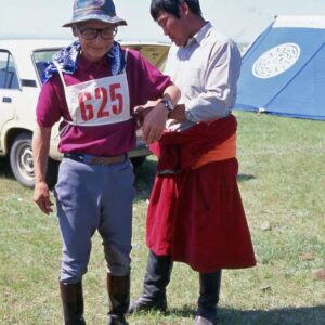 Masanori Hata Instagram - 1993年の夏、ムツさんは58歳でモンゴルの草原を駆け抜ける草競馬、ナーダムに挑戦しました。その１ヶ月の旅に同行したカメラマンつんちゃんによる「ムツさんと旅したモンゴル 」編をこのたび撮影しました。テレビにも公開されなかった秘話も登場します。編集、公開をお楽しみに！こちらでもモンゴルの写真をアップしていきます🐎 #ムツゴロウの656 #はたまさのり #むつごろうさん #zoologist #writer #なーたむ #もんごる