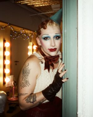 Mason Alexander Park Instagram - Happy World Theatre Day! What a privilege to be a part of such a gorgeous community, and get to prance around in amazing shows like Cabaret for a living. If you missed my time as Emcee and happen to be floating around London this weekend… you might get lucky and hear me sing a tune from Cabaret at The Pansy Craze Fri-Sunday at Underbelly Boulevard. 💕 

📷: @maudeapatow