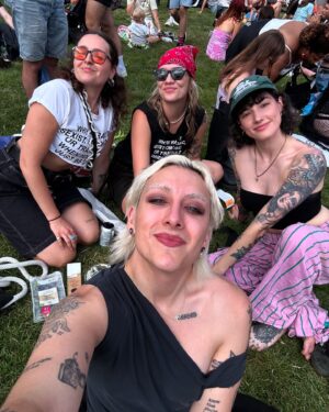 Mason Alexander Park Instagram - So proud to be trans, and to get to be a part of this gorgeous community. Happy Trans Pride London!!! @londontranspride 🏳️‍⚧️