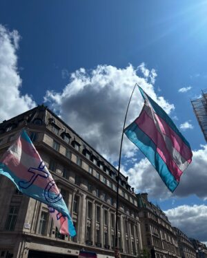 Mason Alexander Park Instagram - So proud to be trans, and to get to be a part of this gorgeous community. Happy Trans Pride London!!! @londontranspride 🏳️‍⚧️