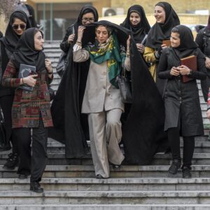Mastane Mohajer Instagram - پایان تدوین فیلم مستانه مهاجر؛ اولین تصاویر جوجه تیغی
.
.
با پایان تدوین نخستین ساخته مستانه مهاجر، جوجه تیغی به مرحله صداگذاری و ساخت موسیقی رسید
.
.
به گزارش روابط عمومی فیلم، اشکان مهری و پانته‌آ فارسیجانی تدوین جوجه تیغی را به پایان رساندند و حسین ابوالصدق کار صداگذاری فیلم را آغاز کرد.
همچنین آریا عظیمی‌نژاد موسیقی فیلم را می‌سازد
.
.
بنا بر این گزارش اولین تصاویر از فیلم«جوجه تیغی» نیز منتشر شد و در اختیار رسانه‌ها قرار گرفت
.
.
فیلمنامه این فیلم را مصطفی زندی و سجاد پهلوان‌زاده نوشته‌اند و محمود کلاری مدیریت فیلمبرداری آن را بر عهده دارد. حامد کمیلی، پانته‌آ پناهی‌ها، هادی کاظمی، آناهیتا درگاهی، هومن برق‌نورد، نازنین بیاتی و پژمان بازغی به همراه هادی عطایی‌فر، مهتاب ثروتی، آیدا ماهیانی، صحرا اسداللهی، آرزو نبوت و با حضور نگار فروزنده، امید روحانی، مهراب قاسم‌خانی و نوشین تبریزی در این فیلم پربازیگر، نقش ایفا می‌کنند.
عکس ها: کورش جوان

‏@mastanehmohajer
‏@rezabakhtiarinik
‏@hamedkomaily
‏@panipana
‏@anahita
‏@hadikazemi_
‏@bayati__nazanin
‏@pejmanbazeghi.official
@aida_mahiani
@mohammad.hadi.ataei
‏@nooshin.tabrizi
‏@mahtabservati
‏@sahra_asadolahi
‏@mehrab_ghasemkhani
‏@h_barghnavard
‏@negarforouzandeh.original
@sara.valiani
@arezoonabovat 
‏@kkasirian
‏@morteza_kohzadi
@aryaaziminejad
@hoseinabolsedgh
@ashkanmehri
‏@mostafazandi5050
@hossein_farzizad
‏@fereshte.hejazi
‏@mehdi__ebrahimzadeh
‏@koroshjavan
‏@panteafarsijani
‏@mohamadezatkhah
‏@avayenafasstudio

#مستانه_مهاجر #محمود_کلاری #پانته‌آ_پناهی_ها#پژمان_بازغی#هادی_کاظمی #آناهیتا_درگاهی#حامد_کمیلی #نازنین_بیاتی