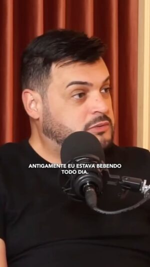 Matheus Ceará Instagram - Sem dúvida alguma essa foi uma das decisões que mais me trouxe benefícios nos últimos meses. 

E você, já parou pra pensar nas pequenas coisas que podem causar grandes efeitos na sua vida? 🙏🏻 

#comediante #podcast #flownews #entrevista