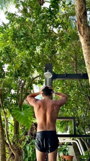 Matheus Fagundes Instagram - Summer shower ☀️
