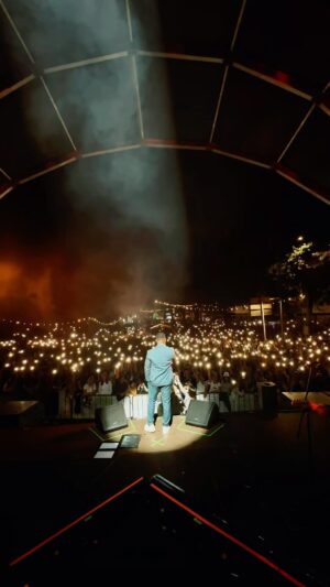 Matias Damásio Instagram - Mondim de Basto! Que noite inacreditável, que espetáculo! ❤️
Continuo sem palavras para vos agradecer!! Muito obrigado pelas milhares de vozes que cantaram junto comigo, foi Lindo!
Até à próxima Família! 🙌🏾

Deus no comando! 🙏🏾