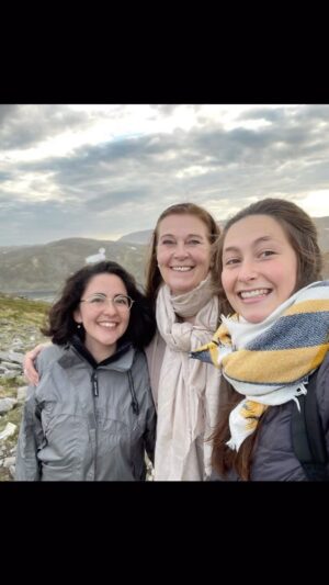 Matías De Stefano Instagram - LAPONIA, Nodo en Escandinavia

Gracias a los tres Caminantes por sembrar la Red de Consciencia.

Bianka Rohde @rohde.bianka 
Ana Martraire Talavera @anita_mt3 
Isabel Anita Nordenso @isabelanita.nd 

Esta zona del mundo es la corona del Dragón, y por lo tanto, el punto de Ascensión de la Kundalini hacia la iluminación.

Aquí se ancla la información de la Ascensión. Pusimos la intención de llevar todas las emociones de nuestro mundo hacia la claridad de la luz, donde el fuego se vuelve iluminación, y la confusión se transforma en claridad.

GRACIAS GRACIAS GRACIAS 🌎