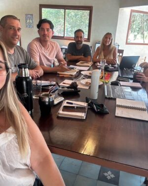 Matías De Stefano Instagram - Días de encuentros equipos YOSOY 🌍
Days of I AM team encounter

@matiasgustavodestefano
@_ma.xi.mo_ 
@odontologia_consciente_vt 
@claudia_de_stefano 
@agostossi 
@chiaritossi 
@guillecappelluti 
@charliegomeztomei 
@bernardo_g9 
@odontologia_consciente_vt 
@silvinapietro 
@elcanaldeprana_