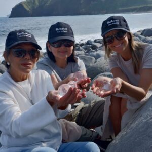 Matías De Stefano Instagram - NODOS DEL DODECAEDRO 🌎

En el Equinoccio del 20 de Marzo, 15 personas irán a 5 nodos (Filipinas, Anguila, Seychelles, Madeira y Arizona) a entregar los cristales que nos han acompañado durante el Camino del YOSOY.

👉🏼¿Cómo sostener desde donde estés?
Son invitados a armar un altar con los 5 mapas o fotografías del nodo, y tomen el tiempo de pintarlos, decorarlos, llevar luz a ellos, pues en los pequeños actos captados por sus manos y sus ojos, el mundo interno cambia, se transforma. Utilicen el arte y la iluminación, los colores, para rodear, decorar a estos 5 nodos, conectados entre sí.

👉🏼¿Qué intención poner?
Su vibración y deseo más elevado. El día de la activación, es importante no poner ideas personales, sino la más alta vibración, risas, sonrisas, colores, luz moviéndose alrededor del mundo. La intención más importante es contemplar al mundo iluminándose en todos los colores, en tanto la fuente de esas luces son los 5 nodos. Recuerda, que tu magia, tu propia forma de hacer las cosas, es más importante que la repetición de un patrón ajeno.

Es importante que cada uno pueda dar forma a su propia ceremonia, meditación, activación, para crear un bosque lleno de riqueza.

♦️♦️

DODECAHEDRON NODES

On the Equinox of March 20, 15 people will go to 5 nodes (Philippines, Anguilla, Seychelles, Madeira, and Arizona) to deliver the crystals that have accompanied us during the Path of the I AM.

👉🏼How to support from where you are?

You are invited to set up an altar with the 5 maps or photographs of the node, and take the time to paint them, decorate them, bring light to them, because in the small acts captured by your hands and eyes, the inner world changes, it transforms. Use art and lighting, colors, to surround, decorate these 5 nodes, interconnected with each other)

👉🏼 Keep reading in comments