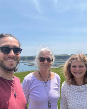 Matías De Stefano Instagram - HOKKAIDO, Nodo en Japón.
Gracias a los tres Caminantes por la tarea que realizarán durante este Solsticio entregando los cristales a este Nodo del Dodecaedro.

Janine Besenbeck de Austria 🇦🇹 @janine.schoggal 
Helen Fraser de Australia 🇦🇺 @helenwavesoflight
Alberto Bertaglia de Italia 🇮🇹 @alberto_bertaglia 

♦️♦️♦️

La región del Nodo Icosaedrico abarca un gran territorio, pero fluctúa entre la isla Minami Torishima hasta la Península de Nemuro.

Esta zona planetaria es una amplia extensión de purificación planetaria que funciona como una suerte de Bazo, purgando los líquidos e infecciones en la sangre del mundo, los océanos. 

Très esferas con la Red impresa y un prisma con el ADN, serán activados y sembrados como semillas de la consciencia en este lugar.

Aquí se ancla la información de la Purga Planetaria. Pongamos pues, la intención de limpiar todas las impresas del ser, para que la historia y esencia de este mundo circule con libertad y expansión. 

Este día 20, visualizamos a los tres caminantes y los sostenemos en meditación, o creando un altar, aportando nuestra energía y consciencia para el mayor bien de este mundo. (no importa el horario ni sitio donde estés)

GRACIAS POR SEMBRAR LA RED DE CONSCIENCIA