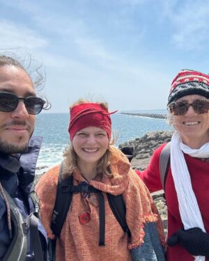 Matías De Stefano Instagram - HOKKAIDO, Nodo en Japón.
Gracias a los tres Caminantes por la tarea que realizarán durante este Solsticio entregando los cristales a este Nodo del Dodecaedro.

Janine Besenbeck de Austria 🇦🇹 @janine.schoggal 
Helen Fraser de Australia 🇦🇺 @helenwavesoflight
Alberto Bertaglia de Italia 🇮🇹 @alberto_bertaglia 

♦️♦️♦️

La región del Nodo Icosaedrico abarca un gran territorio, pero fluctúa entre la isla Minami Torishima hasta la Península de Nemuro.

Esta zona planetaria es una amplia extensión de purificación planetaria que funciona como una suerte de Bazo, purgando los líquidos e infecciones en la sangre del mundo, los océanos. 

Très esferas con la Red impresa y un prisma con el ADN, serán activados y sembrados como semillas de la consciencia en este lugar.

Aquí se ancla la información de la Purga Planetaria. Pongamos pues, la intención de limpiar todas las impresas del ser, para que la historia y esencia de este mundo circule con libertad y expansión. 

Este día 20, visualizamos a los tres caminantes y los sostenemos en meditación, o creando un altar, aportando nuestra energía y consciencia para el mayor bien de este mundo. (no importa el horario ni sitio donde estés)

GRACIAS POR SEMBRAR LA RED DE CONSCIENCIA