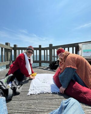 Matías De Stefano Instagram - HOKKAIDO, Nodo en Japón.
Gracias a los tres Caminantes por la tarea que realizarán durante este Solsticio entregando los cristales a este Nodo del Dodecaedro.

Janine Besenbeck de Austria 🇦🇹 @janine.schoggal 
Helen Fraser de Australia 🇦🇺 @helenwavesoflight
Alberto Bertaglia de Italia 🇮🇹 @alberto_bertaglia 

♦️♦️♦️

La región del Nodo Icosaedrico abarca un gran territorio, pero fluctúa entre la isla Minami Torishima hasta la Península de Nemuro.

Esta zona planetaria es una amplia extensión de purificación planetaria que funciona como una suerte de Bazo, purgando los líquidos e infecciones en la sangre del mundo, los océanos. 

Très esferas con la Red impresa y un prisma con el ADN, serán activados y sembrados como semillas de la consciencia en este lugar.

Aquí se ancla la información de la Purga Planetaria. Pongamos pues, la intención de limpiar todas las impresas del ser, para que la historia y esencia de este mundo circule con libertad y expansión. 

Este día 20, visualizamos a los tres caminantes y los sostenemos en meditación, o creando un altar, aportando nuestra energía y consciencia para el mayor bien de este mundo. (no importa el horario ni sitio donde estés)

GRACIAS POR SEMBRAR LA RED DE CONSCIENCIA