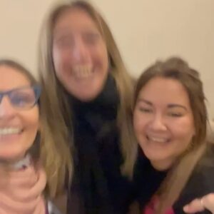 Matías De Stefano Instagram - UYUNI, Nodo en Bolivia.
Gracias a las tres Caminates por la tarea que realizarán durante este Solticio entregando los cristales a este Nodo del Dodecaedro.
Karen Contreras Rubio de Chile 🇨🇱 @1111sembrandoconsciencia 
Michele Ramos de Brasil 🇧🇷 @micheleramoscircus 
Florencia Santancieri de Argentina 🇦🇷 @florencia.counselor 

♦️♦️

La región del Nodo Icosaedrico abarca un gran territorio, pero fluctúa entre Sierra del León en Paraguay hasta el Salar de Uyuni en Bolivia.

Este salar representa un punto estratégico de conexión planetaria debido a la altura y las sales, que contienen la información de un mar en lo más alto de las montañas de los Andes.

Très esferas con la Red impresa y un prisma con el ADN, serán activados y sembrados como semillas de la consciencia en este lugar.

Aquí se ancla la información de la Visión del Mundo. Pongamos pues, la intención de proyectar una nueva idea, una visión trascendental y transformadora de la realidad.

Este día 20, visualizamos a los tres caminantes y los sostenemos en meditación, o creando un altar, aportando nuestra energía y consciencia para el mayor bien de este mundo. (no importa el horario ni sitio donde estés)

GRACIAS POR SEMBRAR LA RED DE CONSCIENCIA