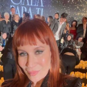 Matilda Blanco Instagram - De Gala, de negro 🖤 Gala Para Ti 2024
@paratirevista  en la Residencia de Uruguay 🥂🕯️ 
@danifajardo28 

Traje @fabianzittaofficial @fabianzitta 
Joyas @jeanpierrejoyeros 
Hair color @cerininet 
Make Up @marianapaz.makeup 

#galaparati #gala #parati