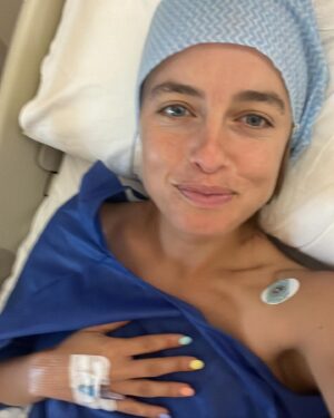 Matilde Gioli Instagram - Starò a riposo per un po’ 🦴 
Se vi va scrivetemi titoli di libri e film preferiti 🩵