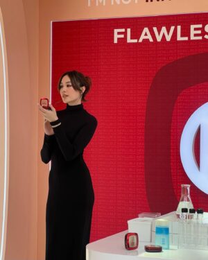 Matira Tantiprasut Instagram - มารับคำท้า แป้งตลับแดงในตำนาน L’Oreal Paris INFAILLIBLE 24H Fresh Wear Powder ✨❤️ แป้งผสมรองพื้นทางลัดงานผิวเพียงปาดเดียวจบ ผิวสวยตลอดวัน มีให้เลือกถึง 6 เฉดสี 

#LOrealParisTH #LOrealMakeupTH #LOrealInfaillibleทางลัดงานผิว