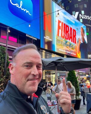 Matt Iseman Instagram - Having a hot dog in Times Square with the Boss. He’s everywhere.