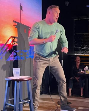 Matt Iseman Instagram - There’s no better feeling for me being on stage on a night like last night. Thanks to @theicehousecc and all who came out!  Thanks to my photographer @beaudunn !