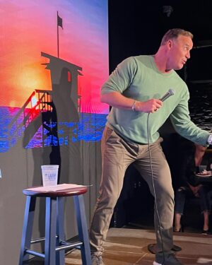 Matt Iseman Instagram - There’s no better feeling for me being on stage on a night like last night. Thanks to @theicehousecc and all who came out!  Thanks to my photographer @beaudunn !