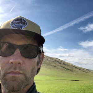 Matt Letscher Instagram - Family cattle drive. Out and about with my beautiful beasts (and also some horses and cows.) Goodness.

#merrychristmas 
#horses 
#cows 
#family
#141