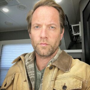 Matt Letscher Instagram - Making stuff. Mostly selfies. Getting paid to make selfies. What a world. Happy Thursday, everyone!