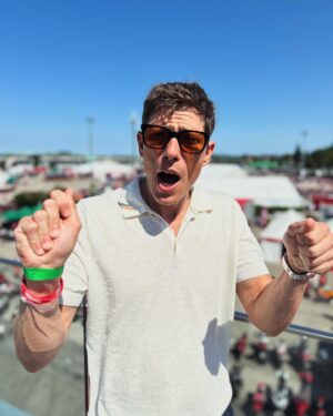 Matteo Martari Instagram - WDW 2024 famiglia ducati
Grazie @ducati che spettacolo!!
Grazie anche a @falconeriofficial che mi ha tenuto al fresco nonostante i 45 gradi!