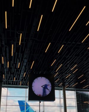 Matthew Libatique Instagram - A rare airport clock. @maryellenvales #maartenbaas