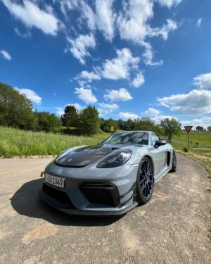 Matthias Malmedie Instagram - Porsche GT4 RS Manthey Kit. 500 PS im Cayman. Der krasseste Schreihals. Ich hatte die Ehre, den Chef von Fortis Watches, @jupp.philipp auf dem Beifahrersitz begrüßen zu dürfen. Auf der Nordschleife. Mehr mechanische Sachen in einem Video geht nicht. 😜
Viel Spaß bei unserem Video: https://youtu.be/7d7ZSBOaJnU?feature=shared

#porschegt4rsmanthey #gt4rs #mantheyracing #fortis #fortiswatches #qualmedie #nordschleife #watchtalk #cartalk