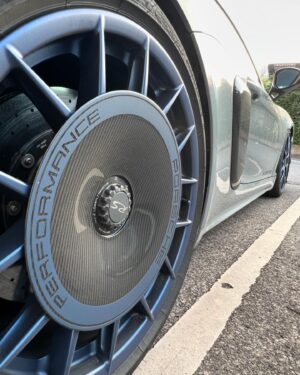 Matthias Malmedie Instagram - Porsche GT4 RS Manthey Kit. 500 PS im Cayman. Der krasseste Schreihals. Ich hatte die Ehre, den Chef von Fortis Watches, @jupp.philipp auf dem Beifahrersitz begrüßen zu dürfen. Auf der Nordschleife. Mehr mechanische Sachen in einem Video geht nicht. 😜
Viel Spaß bei unserem Video: https://youtu.be/7d7ZSBOaJnU?feature=shared

#porschegt4rsmanthey #gt4rs #mantheyracing #fortis #fortiswatches #qualmedie #nordschleife #watchtalk #cartalk