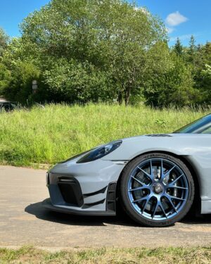 Matthias Malmedie Instagram - Porsche GT4 RS Manthey Kit. 500 PS im Cayman. Der krasseste Schreihals. Ich hatte die Ehre, den Chef von Fortis Watches, @jupp.philipp auf dem Beifahrersitz begrüßen zu dürfen. Auf der Nordschleife. Mehr mechanische Sachen in einem Video geht nicht. 😜
Viel Spaß bei unserem Video: https://youtu.be/7d7ZSBOaJnU?feature=shared

#porschegt4rsmanthey #gt4rs #mantheyracing #fortis #fortiswatches #qualmedie #nordschleife #watchtalk #cartalk