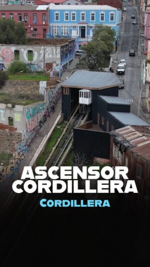 Mauricio Jürgensen Instagram - El primero en funcionamiento desde 1886✨ El callejero @mauriciojurgensenr nos lleva al icónico Ascensor Cordillera, un viaje en el tiempo con vistas impresionantes de Valparaíso 🌆 💚

🚡 Patrimonio y tradición en cada rincón. ¿Ya lo conoces? ¡Cuéntanos tu experiencia en los comentarios!

 #JoyasDeValparaíso #Joyas #Valparaíso