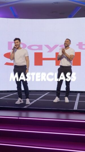 Mauricio Mejía Instagram - Octubre 26, llega a Miami nuestra Espectacular “Celebrity Balayage MasterClass” y Redes Sociales junto a @mauricio_mejia 
Técnica de Balayage   Baby Highlights 
Hair Contouring 
Balayage con Extensiones @bellamihairpro 
y Redes Sociales
Agradecidos con @daystoshinemiami y todo el equipo 🙏🏼
(arriba en mi Bip está el link para tu ticket 🎟️)