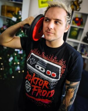 Max Krüger Instagram - "Sind Sie absolut sicher Mr. ex-President?"
Habs grad direkt von Obama erfahren. Bald gibt's neues @doktor_froid Merch!
#werbung wegen...Naja is halt unser Merch.^^