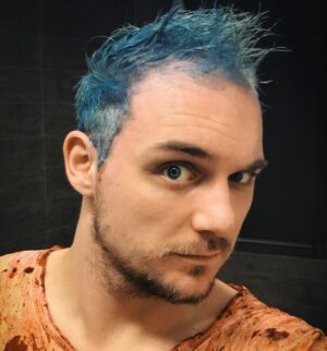 Max Krüger Instagram - GOTTA GO FAST!

Nein, das ist kein Sonic-tribute. Ich versuche lediglich den krassen Gelbstich vom Blondieren bei #lfdw6 irgendwie mit Silberfärbung rauszukriegen... PS: Das ist kein Blut sondern das Färbeshirt, das ich mir ganz frech von @marie_sounds_awesome geliehen hab.😅