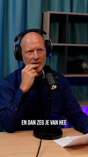 Maxim Hartman Instagram - Probeer als je nog leeft aan de leuke dingen te denken. En maak mapjes. Een met knappe foto’s van je vriend of vriendin en een apart mapje met lelijke foto’s. Dat helpt! Uit aflevering 62 van WAT EEN WEEK. Op iedere podcastapp te vinden.