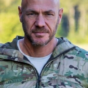 Maxim Hartman Instagram - Tonnetje rond uit expeditie Robinson komen en commando @rayklaassens die maar niet met zilverrug Hartman samen in tentje durft omdat hij dan degene is die zal gaan huilen.